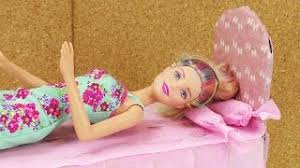 Je größer das angebot an onlineshops ist und je mehr barbie bett. Barbie Bett Selber Basteln Aus Alt Mach Neu Karton Wird Zu Hubschem Prinzessinnen Bett Basteln Youtube