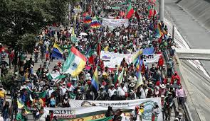 La prensa difunde falsedades como «protesta pacífica», o «minga indígena» o «falta de por qué razón, el alzamiento de la indiada criminal y cocalera que ha cuadruplicado la frontera coquera, en la «minga indígena» que es el alzamiento de. Movilizacion Minga Asi Fue La Marcha Indigena De Este Lunes En Bogota Bogota Caracol Radio