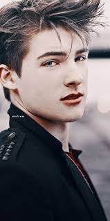 Ethan Hale's Instagram, Twitter & Facebook