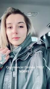 Lindsey Hare's Instagram, Twitter & Facebook