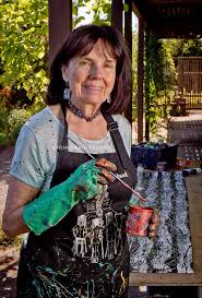 Virginia Knepper-Doyle paints tactile art at her h…