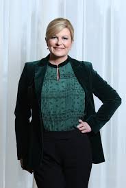 Kolinda Grabar Kitarovic Na Jedan Je Dan Postala Glumica I To U Hit Seriji Sjajno Sam Se Zabavila Na Setu Tportal 716,764 likes · 271 talking about this. kolinda grabar kitarovic na jedan je