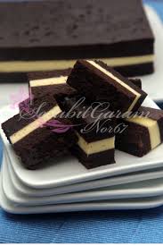 Potong bahagian tepi roti dan sapukan dengan mentega. Resepi Kek Coklat Lapis Cheese Bakar Copd Blog P