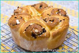 Brioche Au Sucre Perle Et Aux Pepites De Chocolat Recette En 2020 Pepite Chocolat Perle En Sucre Brioche