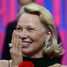 Chris Hemsworth's 'mini me' twin sons stole the show at the premiere of his  new documentary, Limitless: Live Better Now last night in London. See more  at the link in the comments!