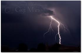 10 Tips For Capturing Lightning 10 Tips To Photograph Lightning Lightning Photography Storm Photography Creative Photography Techniques