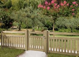 20 Best And Fascinating Diy Wooden Garden Fence Styles And Designs For Your Home Ideas Inspirations Front Garden Fence Design Backyard Garden Design
