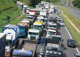A greve foi confirmada mesmo após apelo do presidente jair bolsonaro, que afirmou que reduziria o pis/cofins que incide sobre o diesel. Lider De Caminhoneiros Rejeita Apoio Da Cut E Diz Que Greve Esta Mantida Para Segunda Feira Brasil Valor Economico