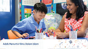 Apabila seseorang terhambat untuk memahami suatu materi pelajaran (agama islam maupun sains), maka bertanya kepada orang yang lebih mengetahui hal tersebut bukanlah sebuah perbuatan yang memalukan. Keutamaan Mengetahui Adab Terhadap Guru Dalam Menuntut Ilmu Sekolah Prestasi Global