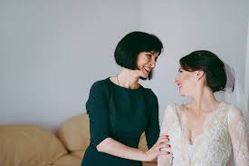Weitaus günstiger wird es, wenn sie ein hochzeitskleid ausleihen. So Kommst Du An Ein Nachhaltiges Brautkleid Hej Fair
