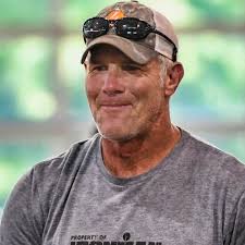 Brett Favre Is Reportedly “Struggling” In His Battle With Parkinson's  Disease Full story via 🔗 in comments. 👇