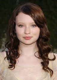 Jeg sjekket opp hvem Stephenie Meyer ville ha i rollene, og det var ganske  interessant... Hva synes du om valgene hennes? (Hun var ganske bestemt på  Henry Cavill som Edward og Charlie