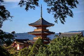 Otowa, one of the peaks in kyoto's higashiyama mountain range, stands the temple, to which large numbers of visitors. Traditioneller Kultur Mit Spektakularen Landschaften