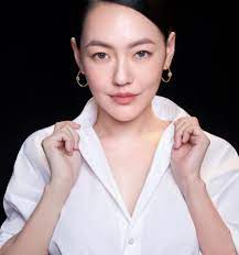 In 2004, she had the opportunity to collaborate with show luo. Dee Hsu Wants Women To Ignore Questions Regarding Marriage And Age The Independent Singapore News