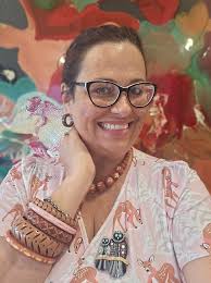 The most perfect stack—accented with metals, colors, and textures galore!  Let me help you accessorize & look fa la la la festive this season!🎄❄️