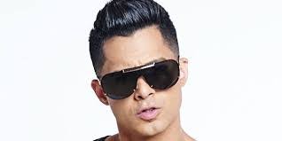 Kenny Vazquez's Instagram, Twitter & Facebook