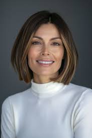 52 Must-See Medium-Length Hairstyles for Women Over 40 in 2024