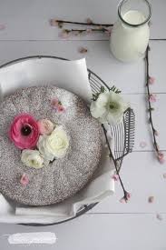 Die Milch Gibt Dem Milchkuchen Die Feuchtigkeit Mit Zitronenzesten Oder Orangenzesten Bekommt Der Milchkuchen Ein Fruchtiges Zit Milchkuchen Kuchen Topfkuchen