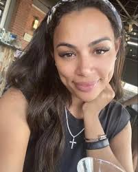 mais_yjohnston • Threads, Say more