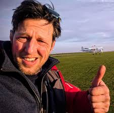 There are serious problems with the wheels of my fafrees f28 pro . In the  40km that I have driven, I have already had a flat tire 3 times. Twice with  the