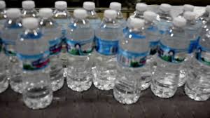 Based on a standard serving size of 4 ounces, a gallon of ice cream would yield 32 scoops. How Michigan Water Becomes A Product Inside Nestle S Ice Mountain Plant Mlive Com