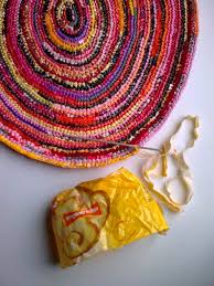 Recycler Les Sacs De Plastique 10 Idees Plastic Bag Crafts Plastic Bag Crochet Recycled Plastic Bags