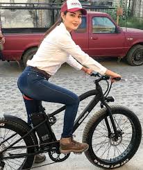 Haz como geraldine ponce, únete a la comunidad mas grande relacionada a la producción animal y agricola. Geraldine Ponce La Diputada Y Ex Reina De Belleza Que Incomodo A Beatriz Gutierrez La Esposa Del Presidente Lopez Obrador Infobae