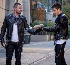 Pin By Cataa On Dudes In Leather Jackets Supergirl And Flash The Flash Grant Gustin Supergirl