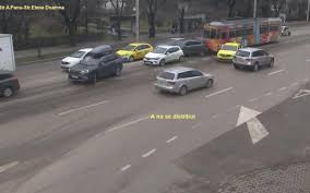 Din nou, liber la permise auto în bucurești. Accident Grav La Iasi Momentul In Care Un Tramvai MÄturÄ Toate Masinile Din Cale Video
