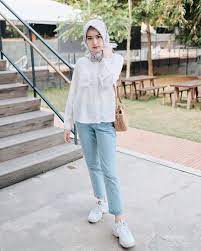 Tapi buat kamu pecinta denim, bukan berarti nggak bisa pakai denim saat ke kampus kok. 8 Inspirasi Ootd Hijab Simple Buat Ke Kampus