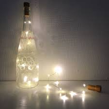 暖かな光に癒やされる フェアリーライト で作る極上空間アイデア16選 フェアリーライト 玄関 ディスプレイ ライト