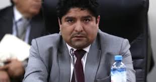 Jorge Torres presentó documento falso para que lo contraten en el Congreso 