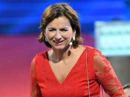 Promis unter palmen 2020 geht in die verlängerung. Promis Unter Palmen Sat 1 Claudia Obert Rechnet Ab Jugendschutz Mit Kehrtwende Tv