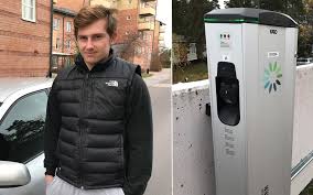 De tjänster och funktioner som hyresgäster och bostadssökande efterfrågar mest blir nu mycket lättillgängliga. Vasbyhem Laddar For El Och Hybridbilar Hem Hyra