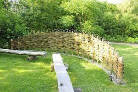 Ein sichtschutz für die terrasse schafft die nötige privatsphäre für entspannte sommerabende. Sichtschutz Selber Bauen 5 Diys Aus Naturmaterial