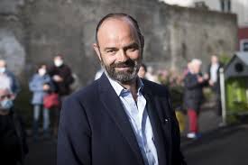 The investigation focuses on three senior figures, including outgoing prime minister edouard philippe, following complaints from unions and doctors. Edouard Philippe A 50 Ans Famille Secrets Passions Folles Et Barbe Sexy