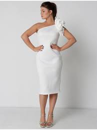 Légers plis à partir de la taille. Robe De Soiree Mi Longue Epaule Denudee Blanc Anne Sophie
