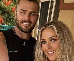 Jenn Wiggins's Instagram, Twitter & Facebook