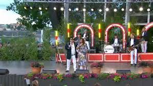 She fronted a dansband throughout the '90s, releasing an album more or less every year, and she resumed her solo career after the turn of the century, releasing new material at her leisure. Allsang Pa Skansen Lasse Stefanz Och Christina Lindberg De Sista Ljuva Aren Svt Play Video Dailymotion
