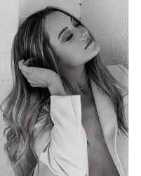 in the studio with this beauty. @bellllaaarose