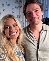 Ashley Bellman's Instagram, Twitter & Facebook