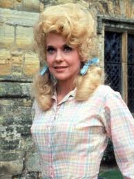 Donna Douglas who played Elly May Clampett dies