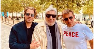 Julien castaldi est le premier enfant d'une grande famille recomposée. Benjamin Et Giovanni Castaldi Reunis Rare Photo Avec Leur Pere Jean Pierre Purepeople