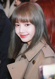 Happy Birthday! Lihat 9 Foto Transformasi Lisa Manoban (Blackpink)