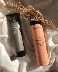 Lowengrip Packaging In 2020 Skincare Products Photography Cosmetics Photography Beauty Products Photography