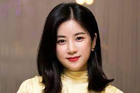 Follow chorong on social media. Chorong Talks About Apink S Longevity Whether She D Ever Date Publicly Her New Film And More Soompi