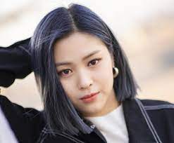 Kumpulan tips rambut dan gambar trend model gaya rambut pria, dan wanita terbaru, terkini, modern, mohak, emo, korea, pendek, panjang, tipis, keren, dan sesuai bentuk wajah, morrissey, hairstyle ariel noah, pemain sepak bola cristiano ronaldo, marco reus, neymar, david beckham. 10 Inspirasi Model Rambut Pendek Ala Perempuan Korea Yang Mudah Ditata Bukareview