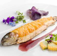 Cette recette se compose de truite fraîche marinée au sel, au sucre et à l'aneth. Recette Filets De Truite En Croute De Saint Nectaire Office De Tourisme Du Sancy