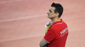 İlk voleybol federasyonu başkanı vahit çolakoğlu'dur. A Milli Kadin Voleybol Takiminin Italyan Antrenorunu Elestiren Demet Akalin