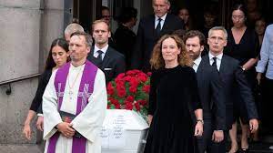 His spouse is ingrid schulerud (m. Thorvald Stoltenberg Minnes Som Honefar Historieforteller Og Fredsmekler Adressa No